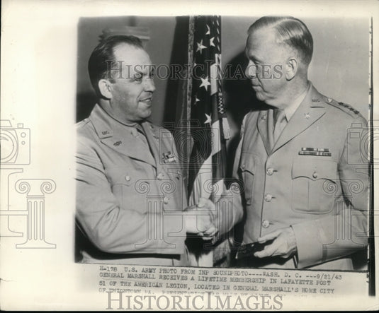 1943 Press Photo Gen George Marshall Receives Membership at LaFayette Post 51 - Historic Images