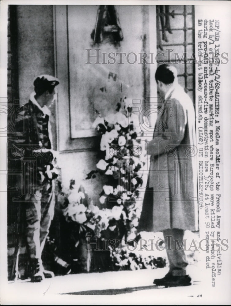 1962 Press Photo Moslem Soldier of French Army at Floral Tribute Marking Spot - Historic Images