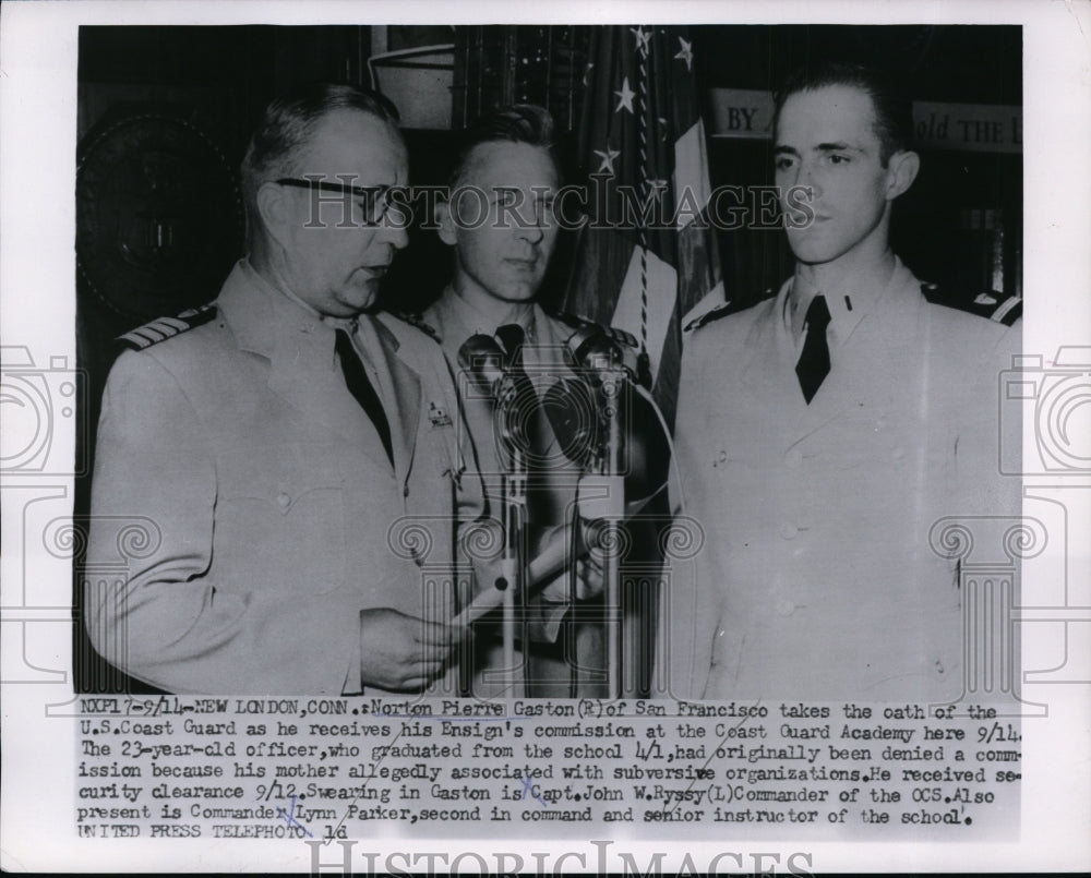 1955 Press Photo Norton Gaston takes Coast Guard oath in New London CT - Historic Images