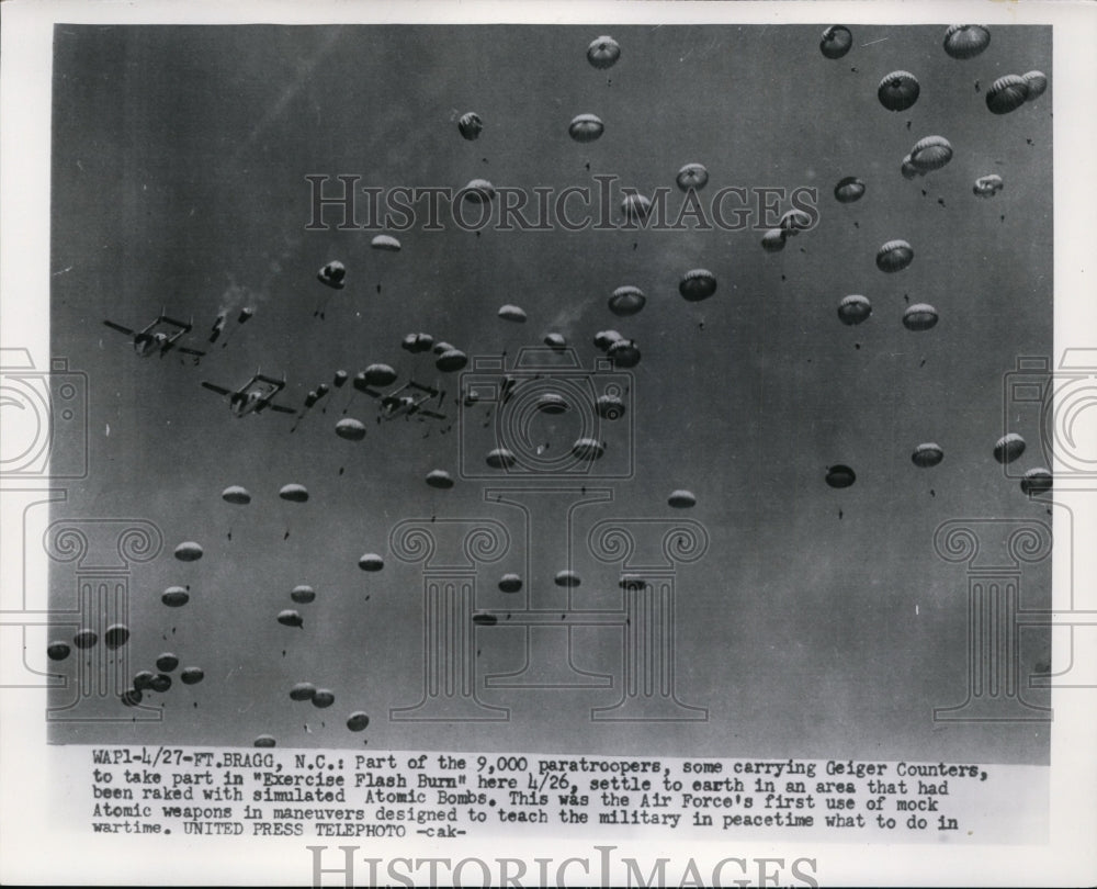 1954 Press Photo Ft Bragg NC Paratroopers in exercise Flash Burn - nem37382-Historic Images