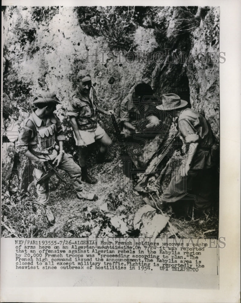 1959 Press Photo Four French Soldiers Uncover Cache of Arms on Algerian Mountain-Historic Images