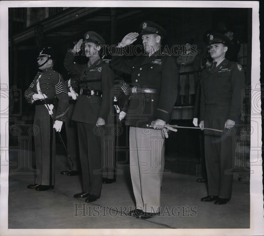 1949 Press Photo Lt Gen Sir Gerald Templer & Maj Gen Bryant Moore salute-Historic Images