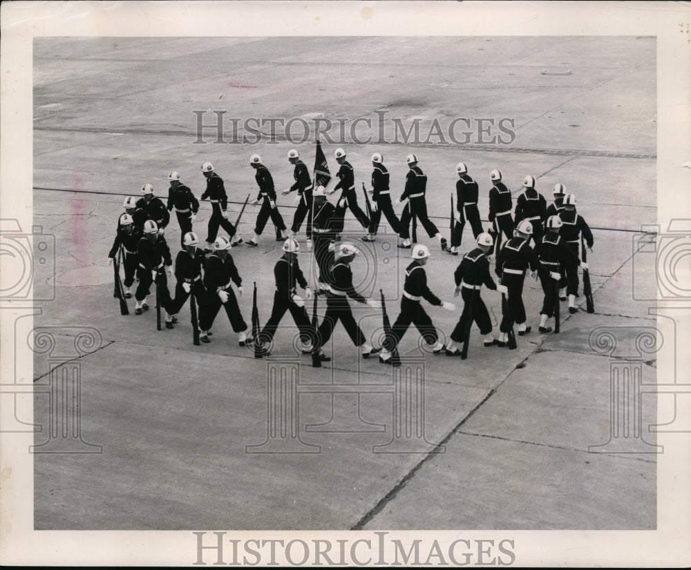 1955 Press Photo Crack Drill Team From Akron Naval Air Station - Historic Images