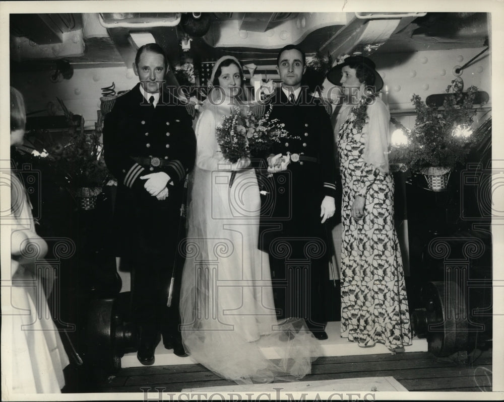 1934 Press Photo Grace Whiting Gulliver Marries Lt Wells Thompson on Ship - Historic Images