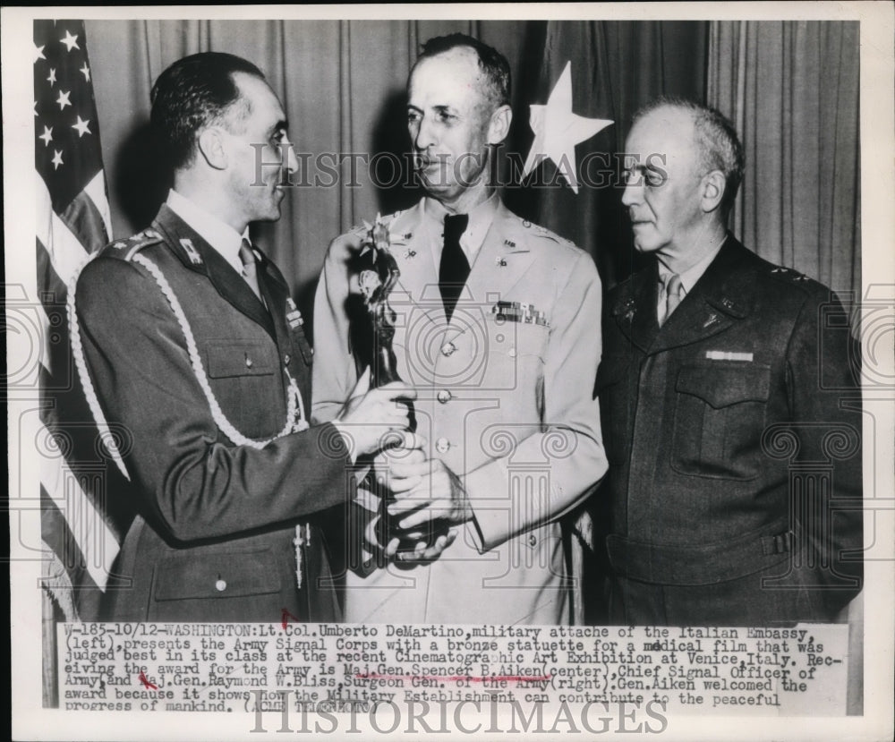 1948 Press Photo Maj Gen Spencer Aiken Receives Army Signal Corps Award for Film-Historic Images