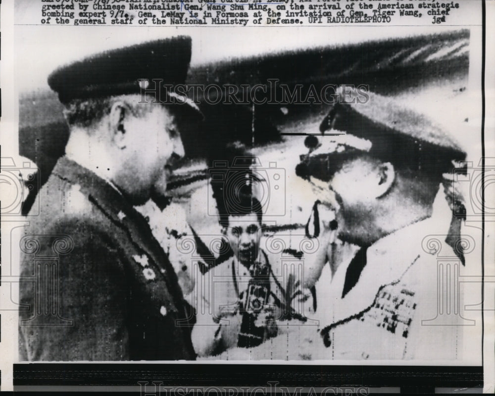 1958 Press Photo Gen Lemay Greeted by Gen Wand Shu Ming in Formosa - nem38254-Historic Images