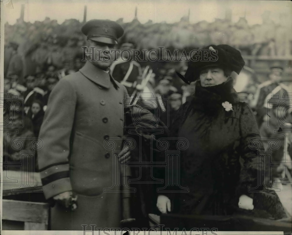 1932 Press Photo General and Mrs Bullard at Army-Navy Football Game - Historic Images