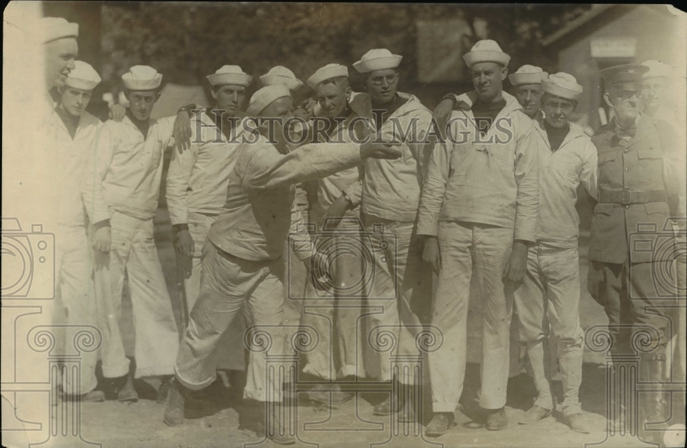 1918 Press Photo US sailors at Great Lakes Naval Training center in Illinois - Historic Images