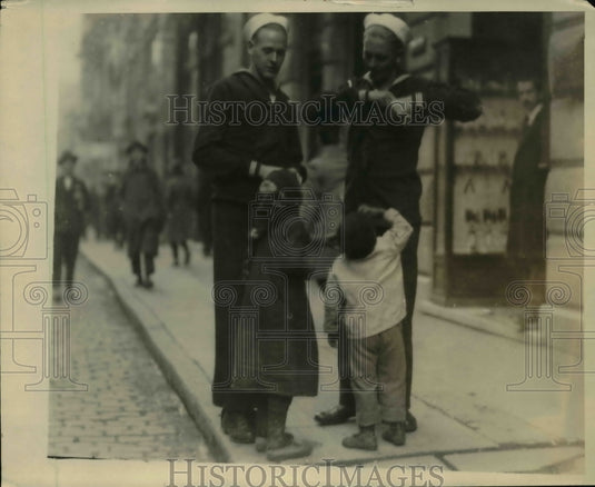 1922 Press Photo Please mister give me five piasters for bread - Historic Images