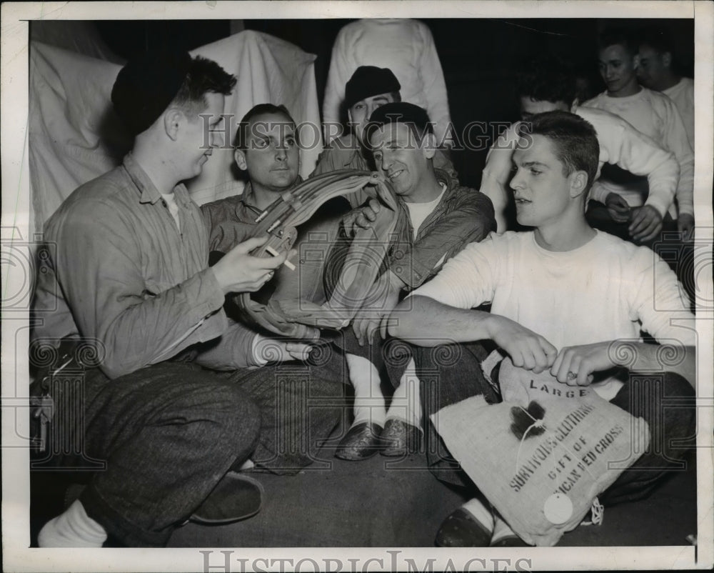 1944 Press Photo Seamen receive new life belts and Red Cross supplies - Historic Images