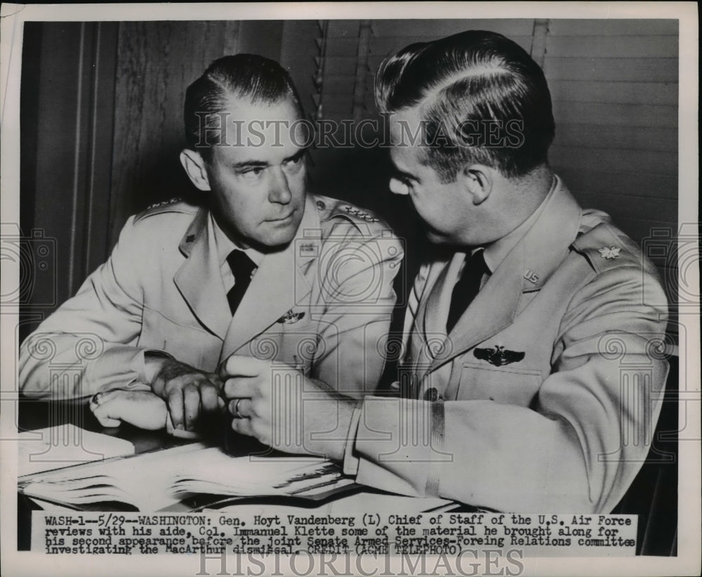 1951 Press Photo DC Gen Hoyt Vandenberg AF Chief o Staff, Col Immanuel Klette - Historic Images