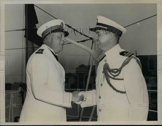 1938 Press Photo DC Lt  Comdr Harley F Cope of WA NavyYard & Cmdr P Sersette - Historic Images