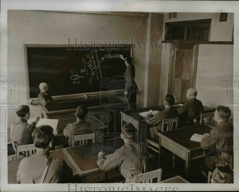 1938 Press Photo Frunze Military Academy in Moscow World War History Class - Historic Images