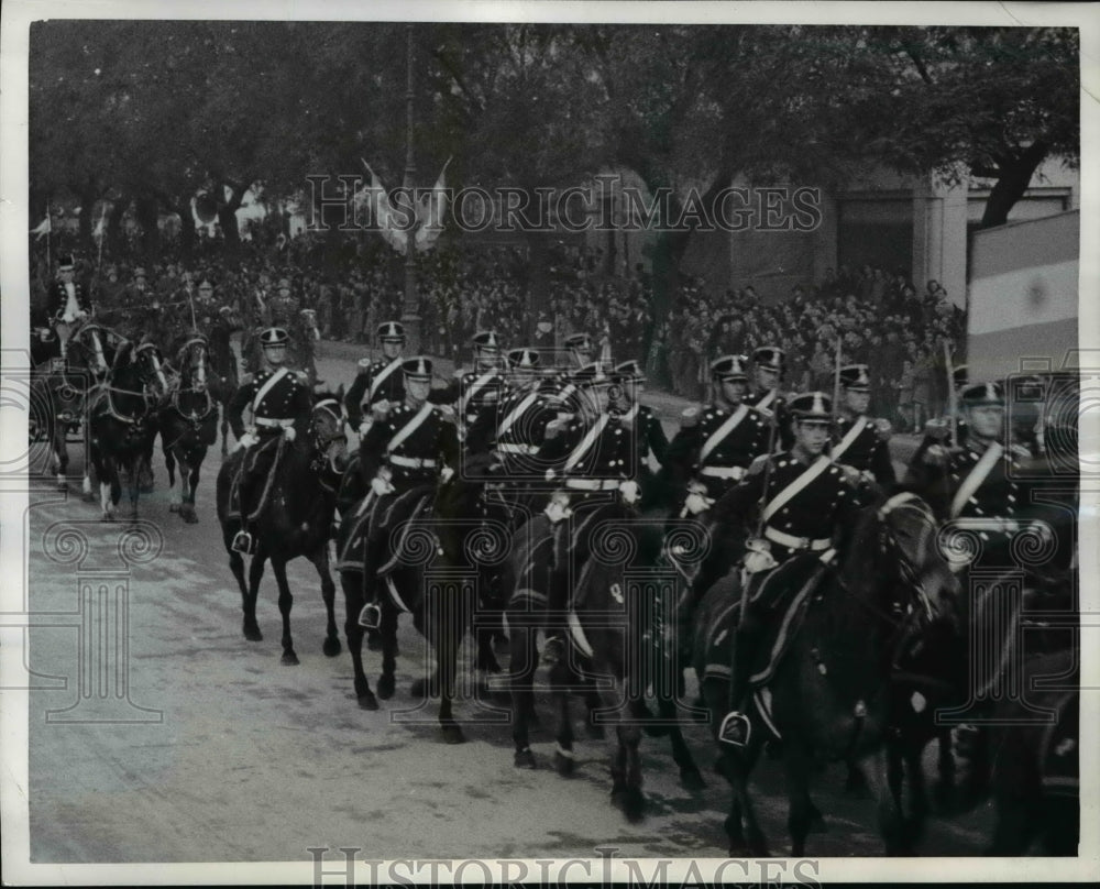 1942 Press Photo Argentinian Calvary Force Parade - Historic Images