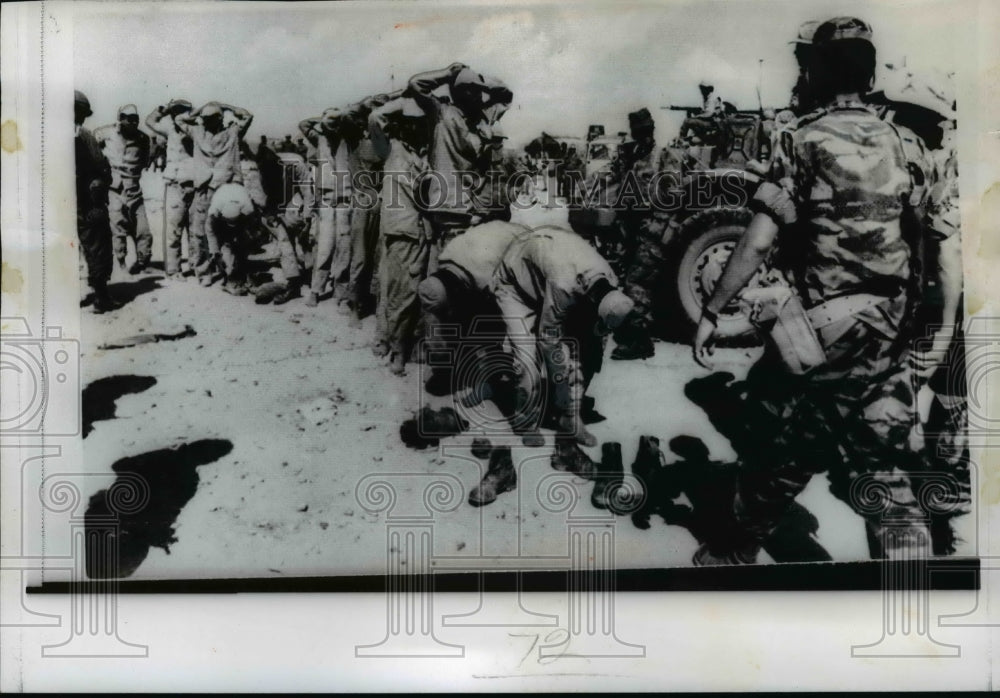 1967 Press Photo Egyptian Troops Loaded onto Trucks for Detention Camps, Gaza - Historic Images