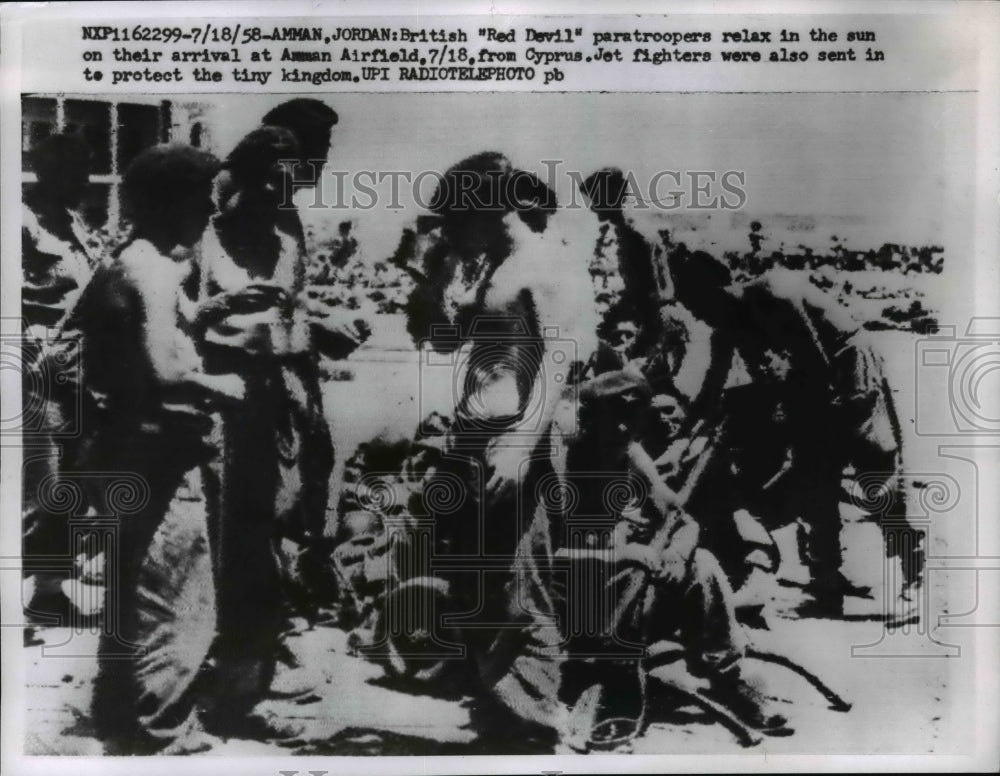 1958 Press Photo British &quot;Red Devil&quot; Paratroopers Relax After Arrival at Amman - Historic Images