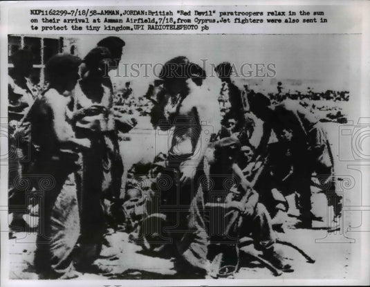 1958 Press Photo British "Red Devil" Paratroopers Relax After Arrival at Amman - Historic Images