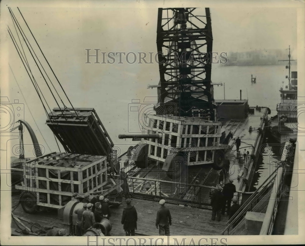 1943 Press Photo Guns Loaded Aboard Ship Will Carry Supplies Across Atlantic - Historic Images