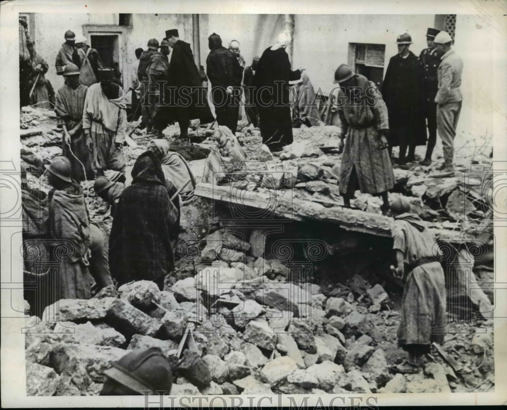 1943 Press Photo French Soldiers Clear Debris from German Bombers in Morocco - Historic Images