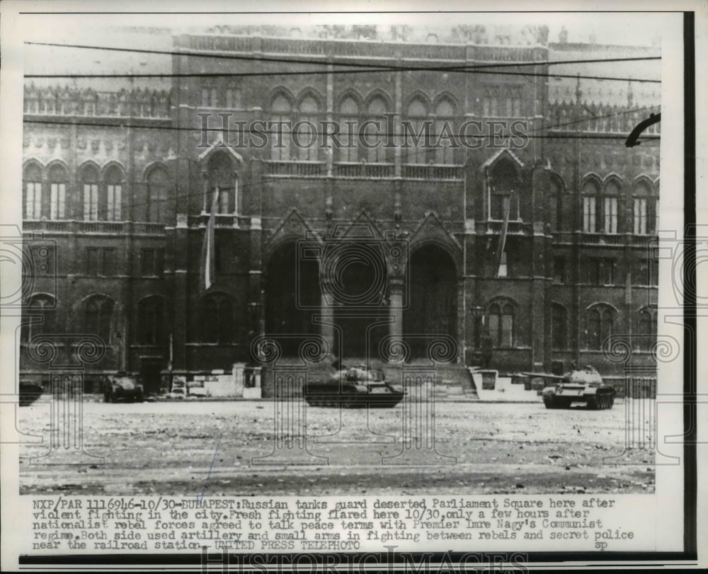 1930 Press Photo Russian tanks guard deserted Parrliament Square in Budapest - Historic Images