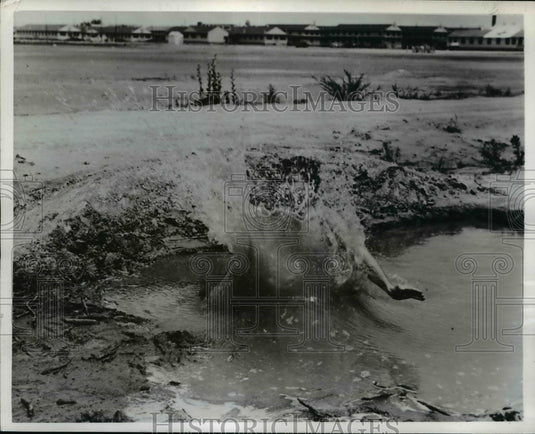 1942 Press Photo Unable to Maintain Footing Simpson Topples Backward in Ditch - Historic Images