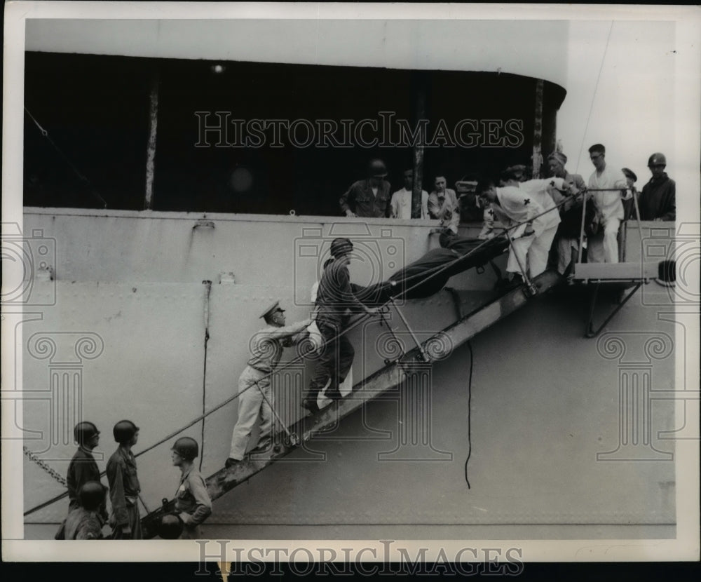 1950 Press Photo Hakata Japan SS Reinholt arrives with 682 evacuees from Korea-Historic Images