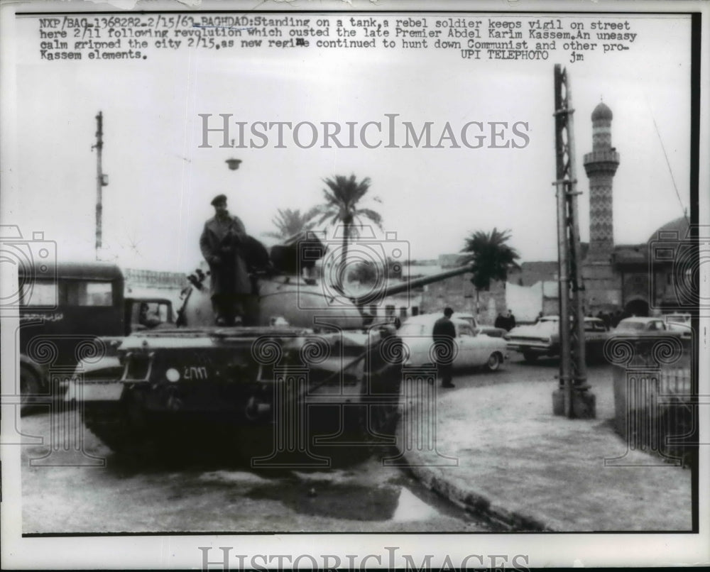 1963 Press Photo Rebel Soldier in Baghdad after Abdel Karim Kassem Revolution-Historic Images
