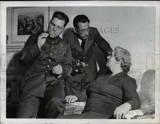 1942 Press Photo "Stalingrad Will Hold" Statement Made by Mme Maxin C Litvinoff-Historic Images