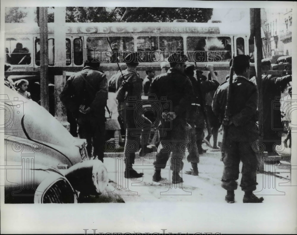 1962 Press Photo Algiers Algeria French troops patrol during mounting violence - Historic Images