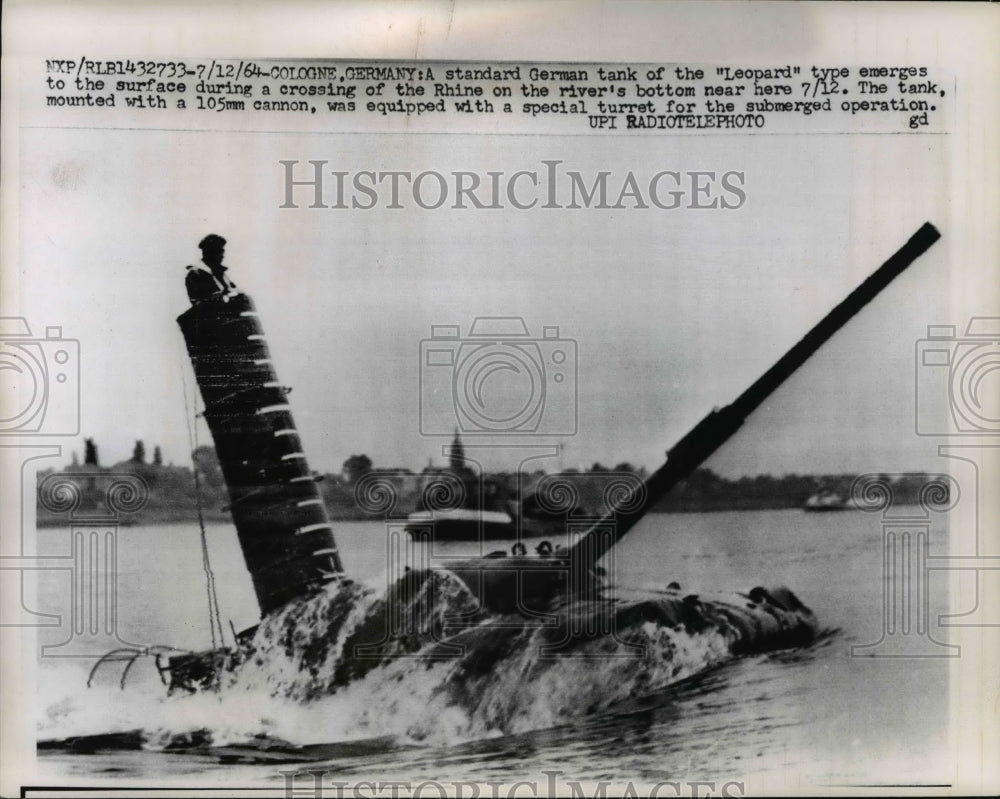 1964 Press Photo German Tank of &quot;Leopard&quot; Type Emerges to Surface During Cross-Historic Images