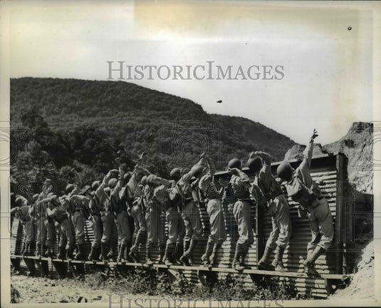 1942 Press Photo Plebes Toss Grenades with Vim During Back-Breaking Run - Historic Images