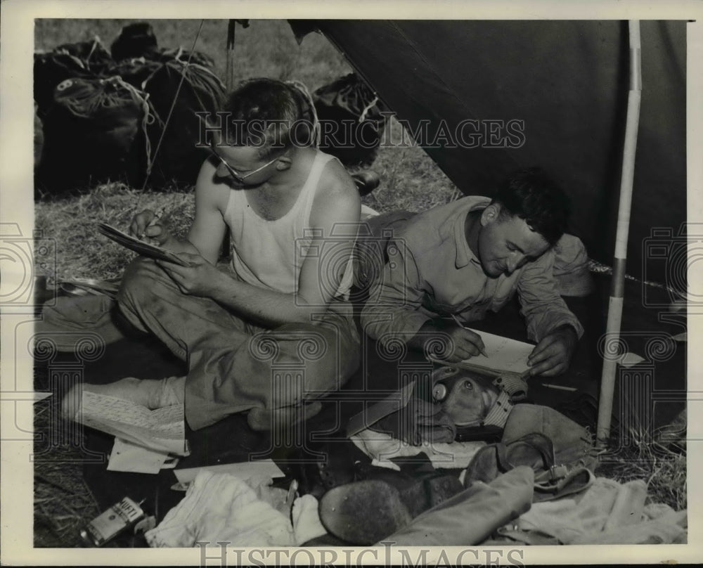 1941 Press Photo Privates Write Family Back Home During Rest Period in Mock War-Historic Images