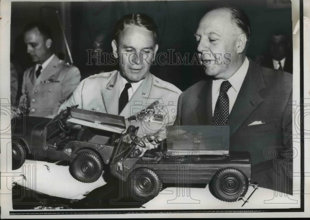 1958 Press Photo Army Chief of Staff Gen Maxwell Taylor, Army Secy W Prucker DC - Historic Images