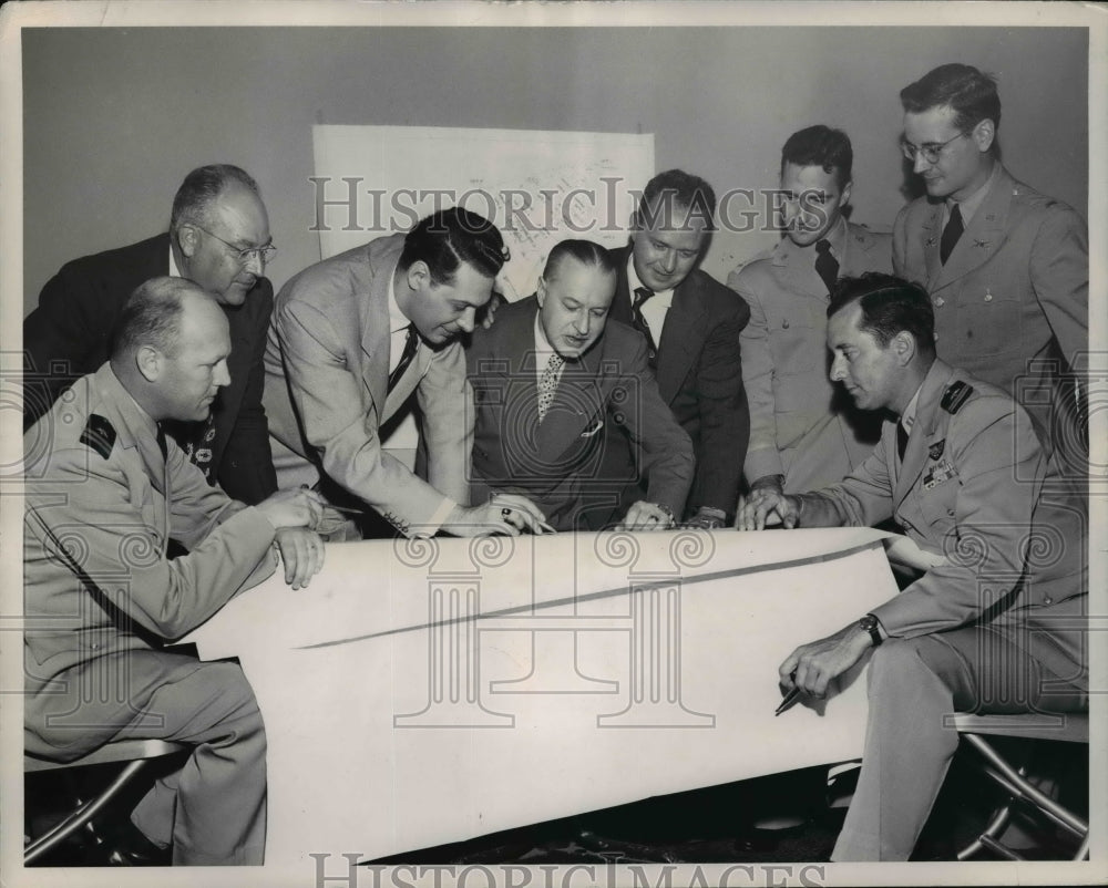 1951 Press Photo 1951 National Air races discussed in Detroit Michigan - Historic Images