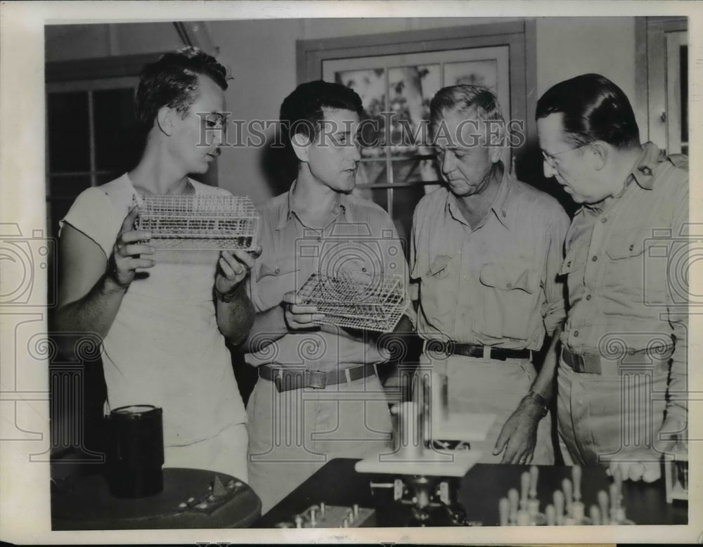1945 Press Photo Red Cross Chief Tours Guam - Historic Images