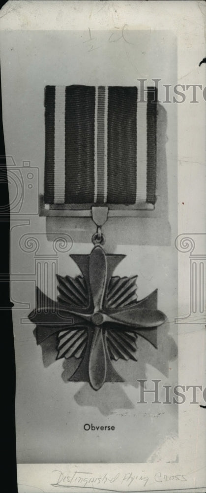 1942 Press Photo Army & Navy award medal on display - nem42896-Historic Images