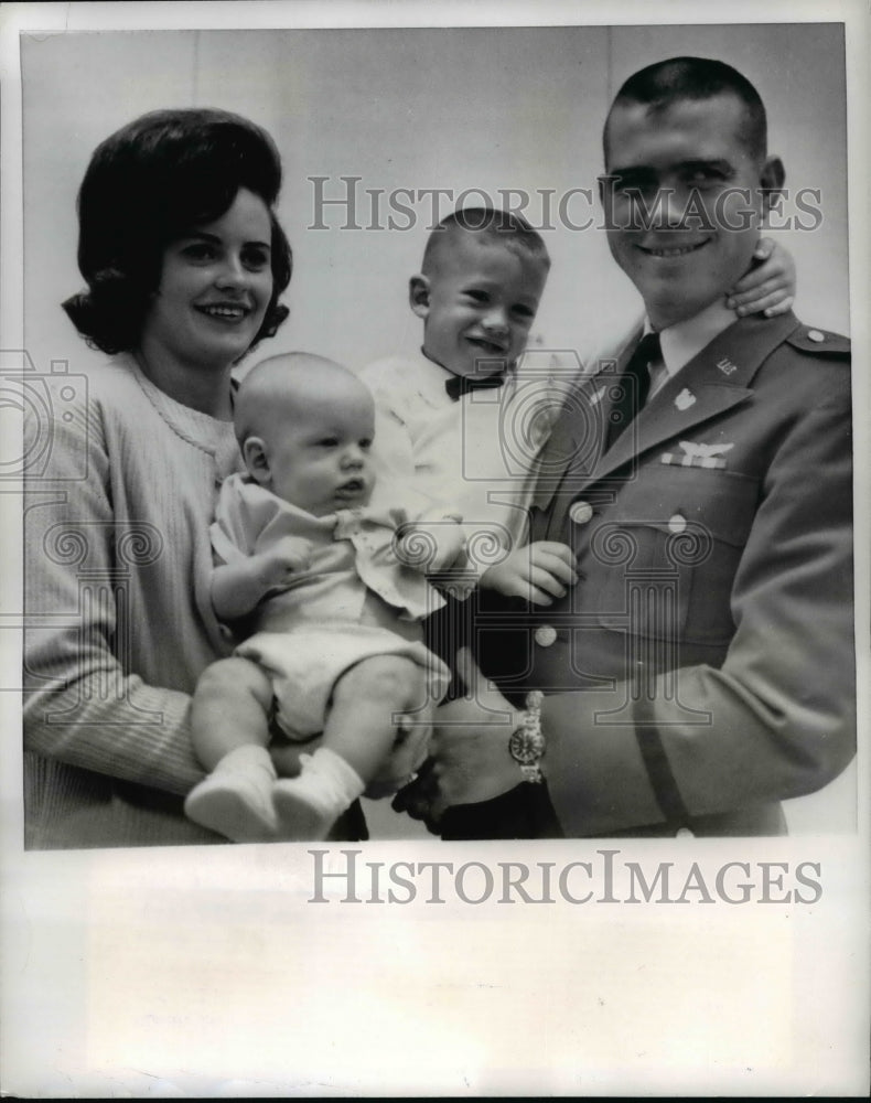 1966 Press Photo Decatur Ala Army warrant  officer Franklin Beggs &amp; family - Historic Images