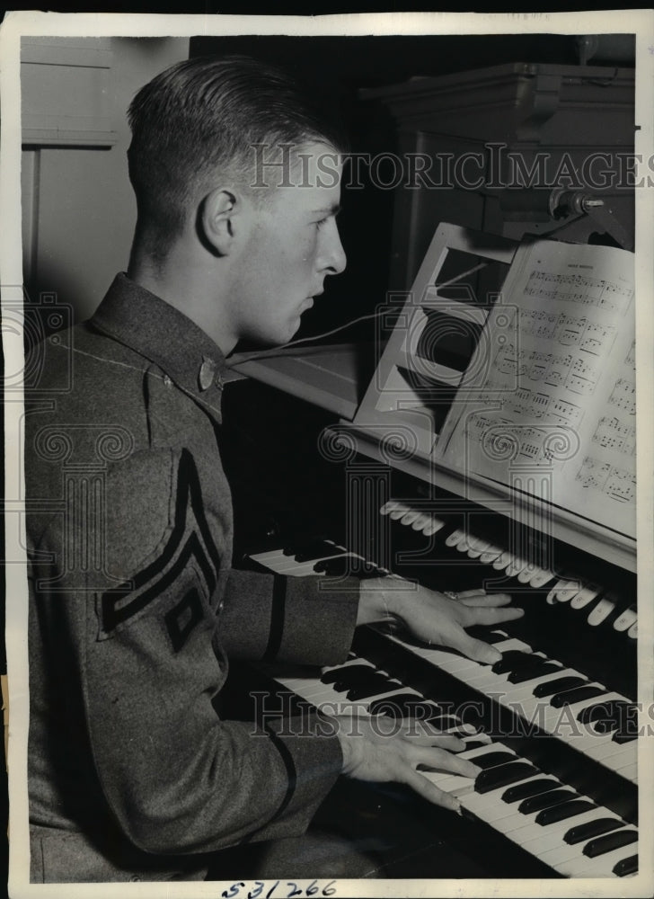 1939 Press Photo Valley Forge Academy Cadet Sigmund Chester at the organ - Historic Images