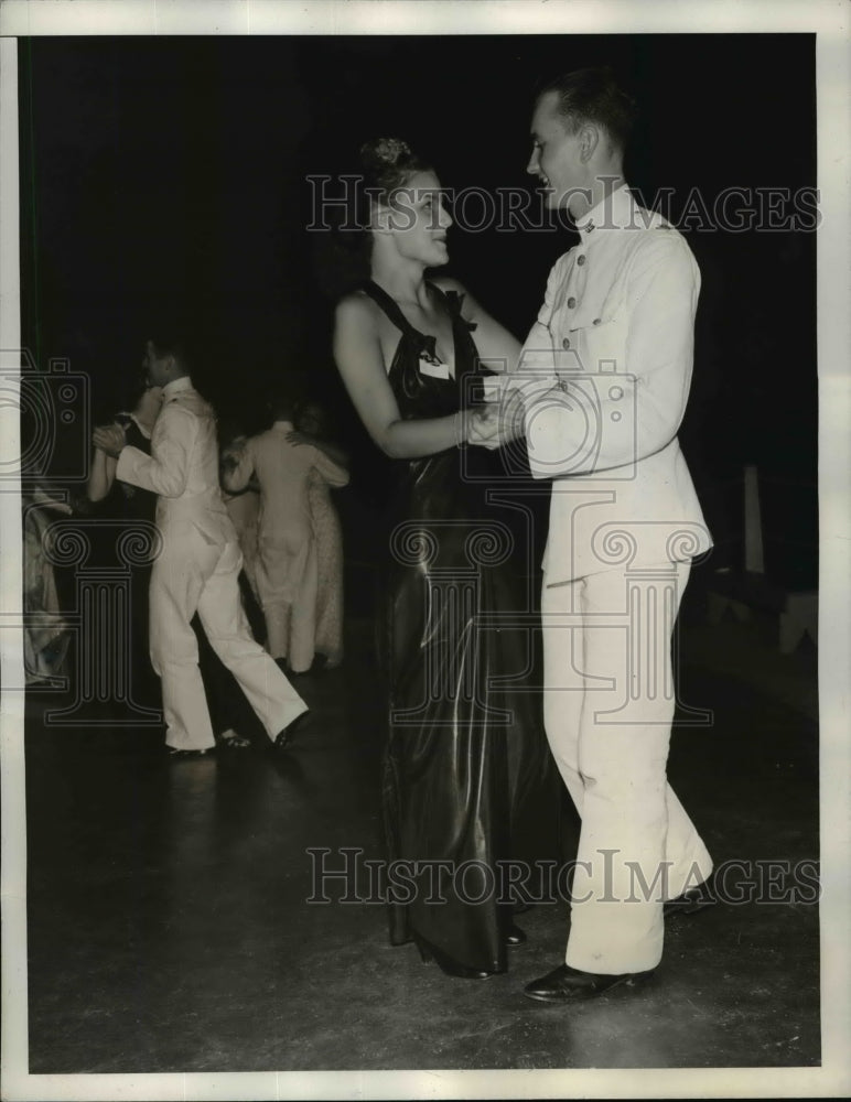 1938 Press Photo Cadet dances with Miss Lee - Historic Images