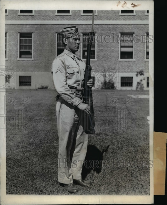 1942 Press Photo Pvt Joseph C Crowley Demonstrating Rifle Salute - nem43875-Historic Images