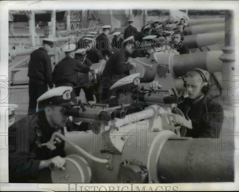 1942 Press Photo Argentina Naval Cadets in Gunnery Practice - Historic Images