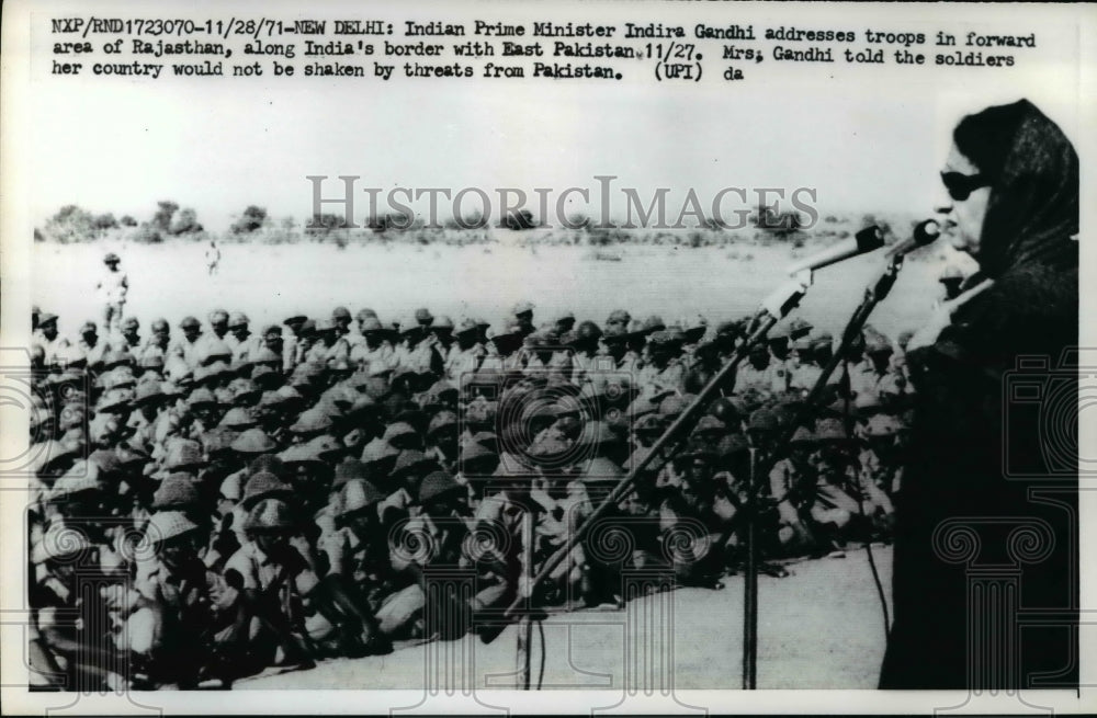 1971 Press Photo New Delhi Indian Prime Minister Indira Gandhi makes a speech - Historic Images