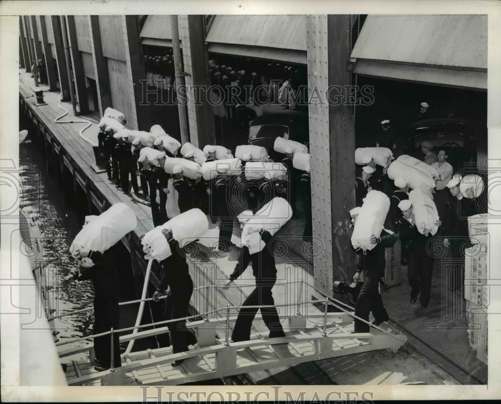 1941 Press Photo US saiiors board training ship Egermont at Staten Island-Historic Images