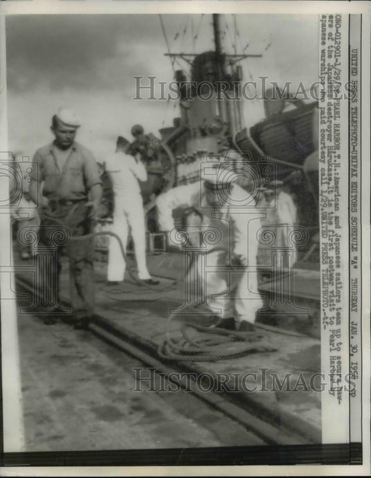 1958 Press Photo US & Japanese Sailors Team, Secure Hawker of Japanese Harukase-Historic Images