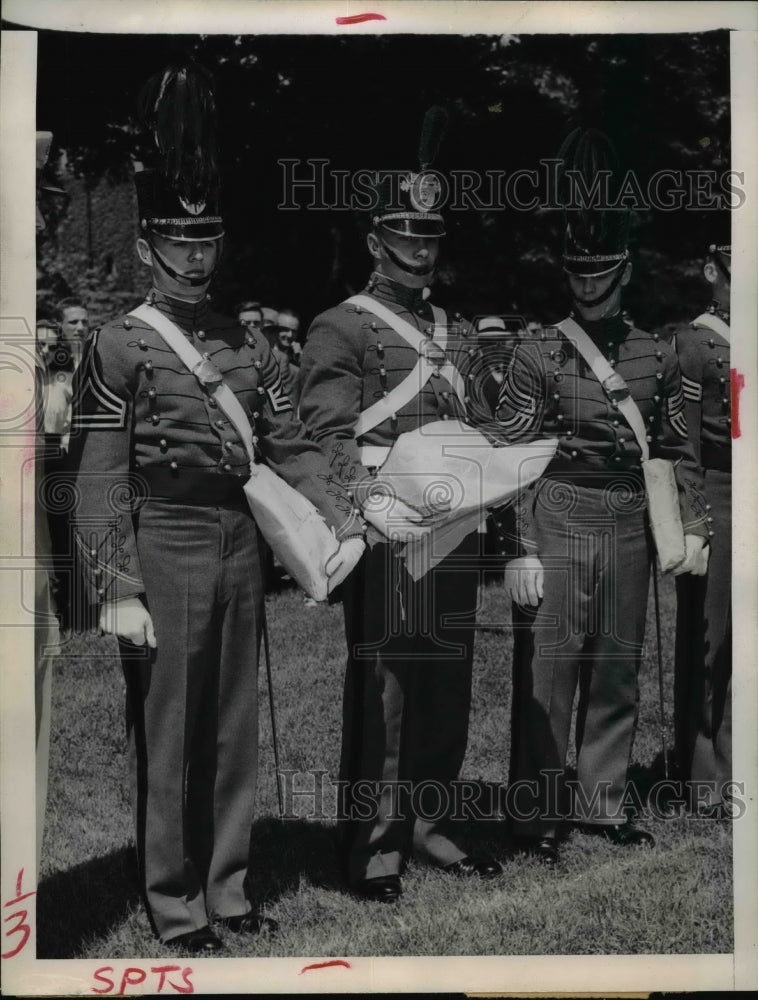 1947 Press Photo Army backfield stars receive athletic awards - nem44634-Historic Images