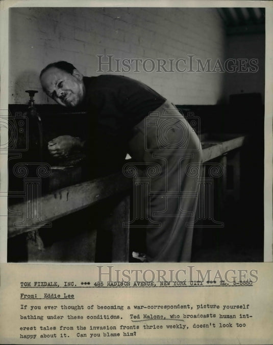 1944 Press Photo War Correspondent Ted Malone - Historic Images