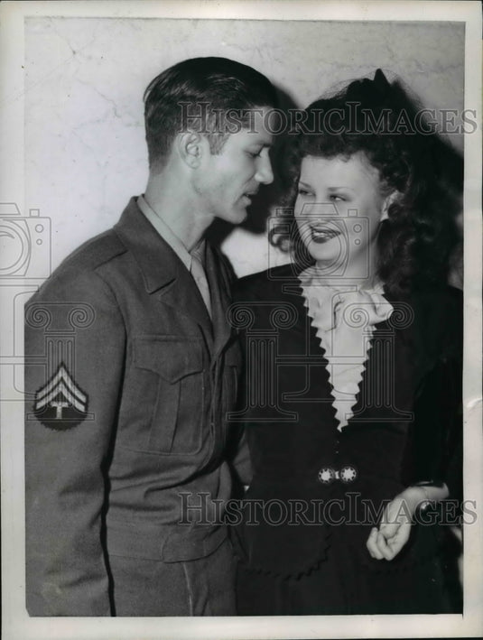 1945 Press Photo Cpl John & Eleanor Deveny Reunited after Runaway, California - Historic Images
