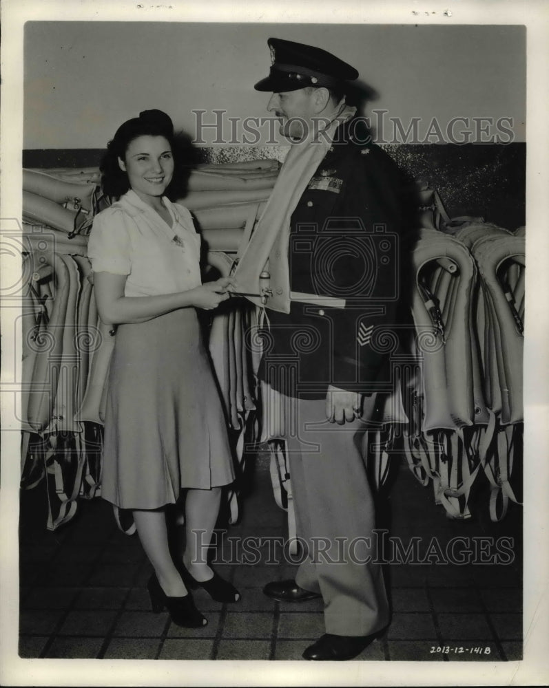 1941 Press Photo Major Kerwood Tries Inflatable Life Vest for Military Pilots-Historic Images