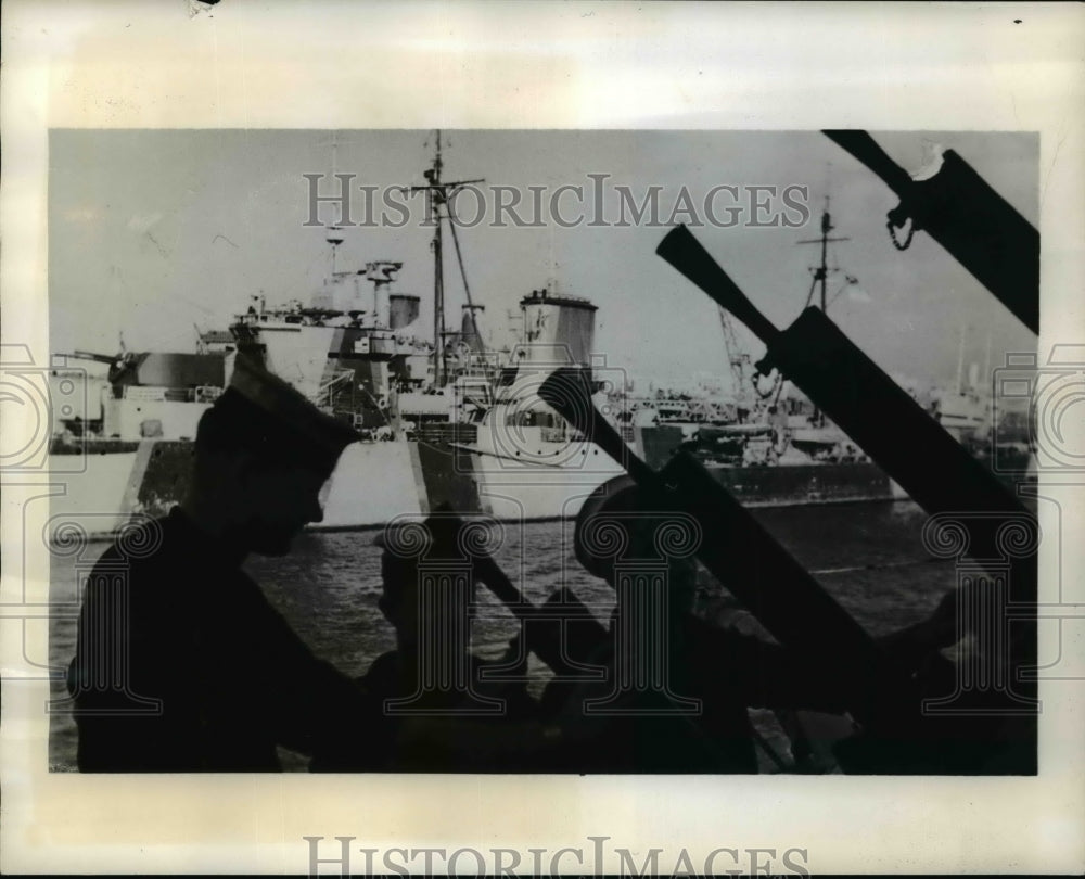 1941 Press Photo HMAS Perth an Australian Warship Patrolling Mediterranean Sea-Historic Images