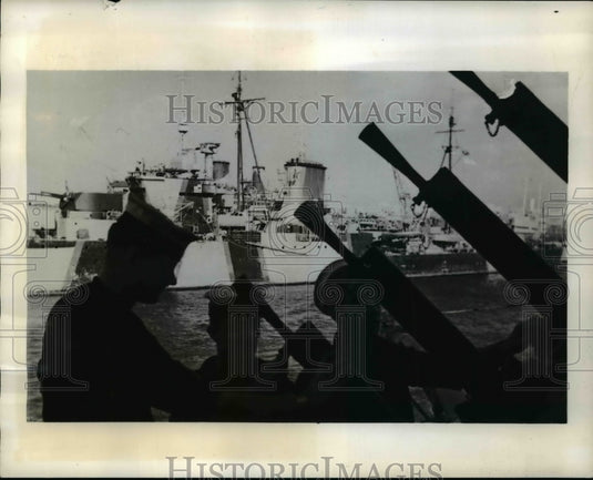 1941 Press Photo HMAS Perth an Australian Warship Patrolling Mediterranean Sea-Historic Images